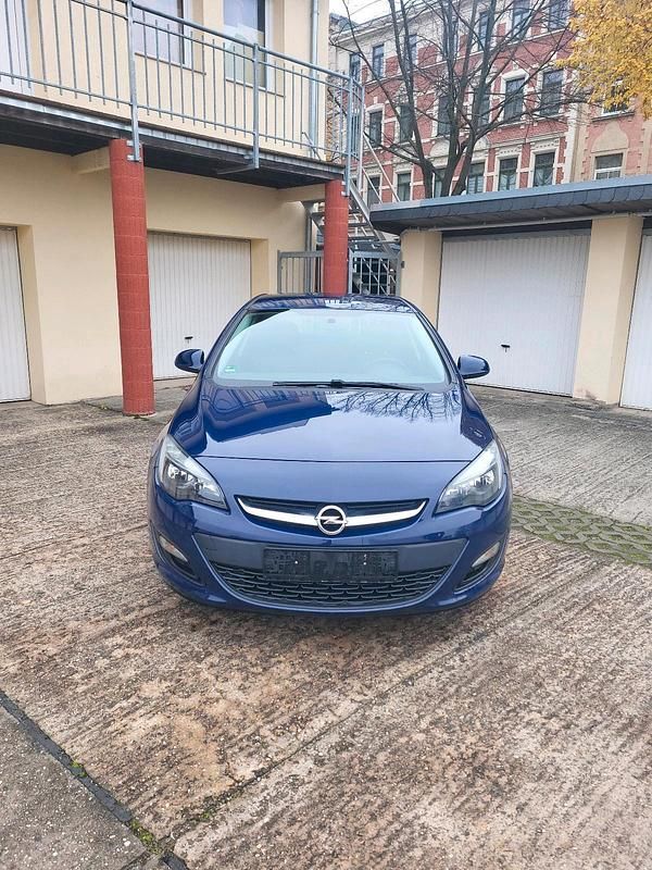 Blau Gebraucht 2013 Opel Astra Active Limousine | 4.990 € (Fairer Preis) - Bild 1/4