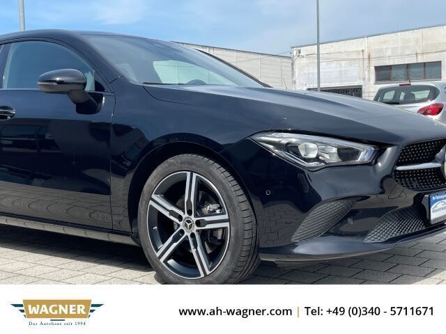 Schwarz Gebraucht 2020 Mercedes CLA200 Shooting Brake Night Kombi | 20.999 € (Superpreis) - Bild 1/4