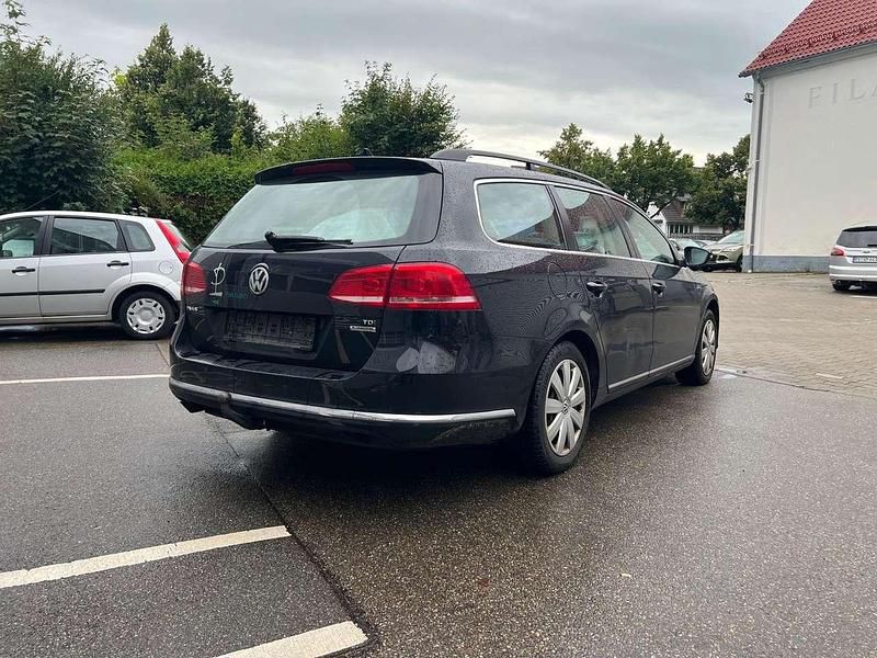 Gebraucht VW Passat Comfortline 105 PS (77 kW) 2012 Deep black perleffekt Kombi