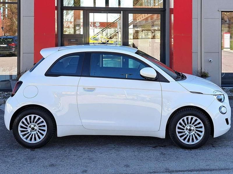Gebraucht Fiat 500e Action 69 kW (95 PS) 2022 Arktis weiß Kleinwagen
