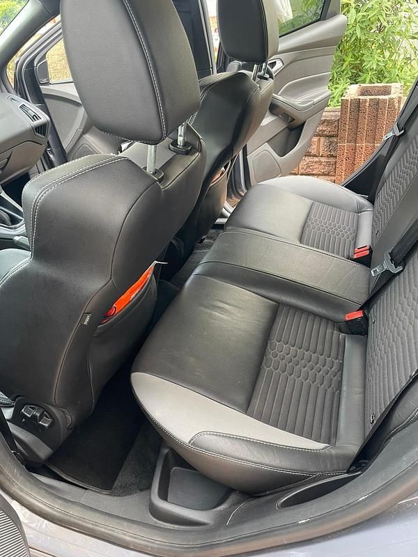 Gebraucht Ford Focus ST 250 PS (183 kW) 2017 Grau Limousine