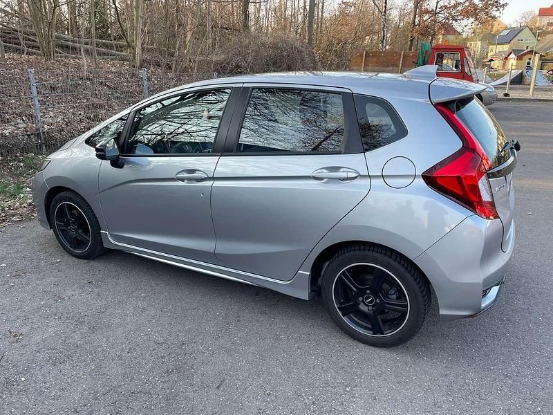 Gebraucht Honda Jazz Dynamic 131 PS (96 kW) 2019 Grau Kleinwagen