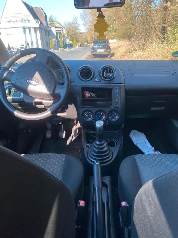 Gebraucht Ford Fiesta 60 PS (44 kW) 2005 Grau Kleinwagen