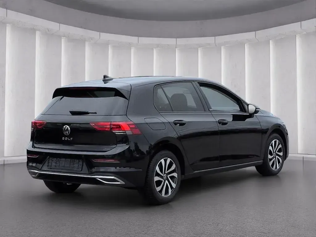 Gebraucht VW Golf VIII Active 150 PS (110 kW) 2023 Schwarz Limousine