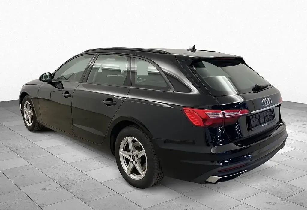 Gebraucht Audi A4 Ambiente 136 PS (100 kW) 2022 Schwarz Limousine