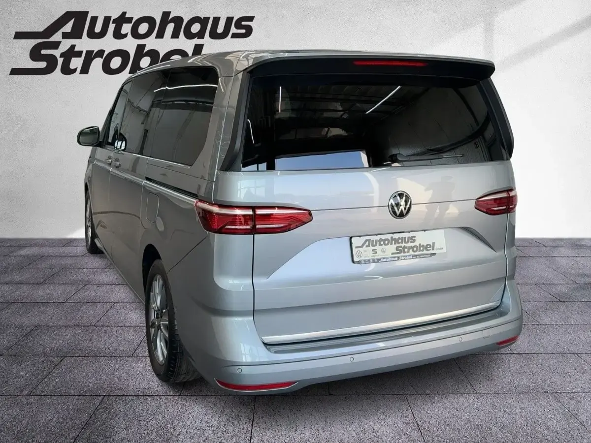 Gebraucht VW Multivan Style 150 PS (110 kW) 2024 Silber Van / Kleinbus
