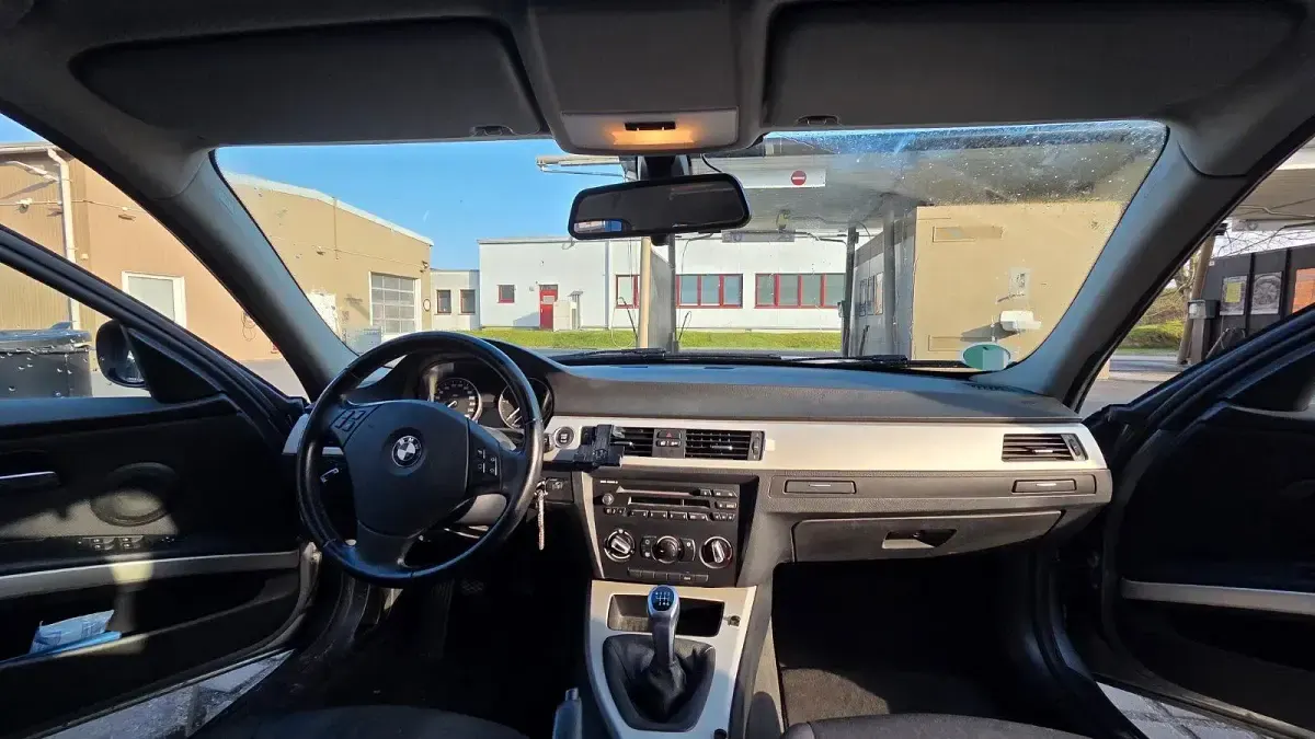 Gebraucht BMW 320 184 PS (135 kW) 2011 Silber Kombi