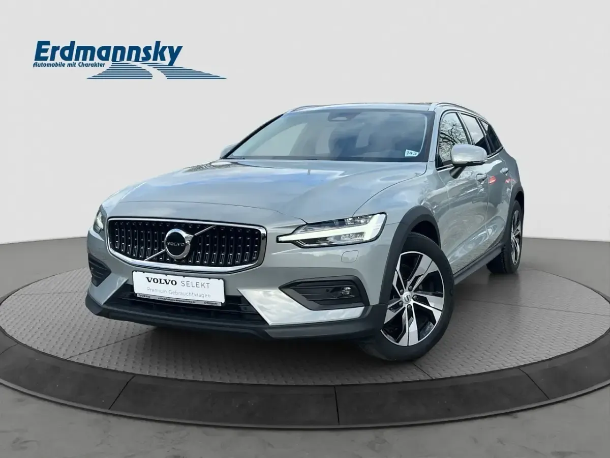 Gebraucht Volvo V60 CC Plus 197 PS (144 kW) 2024 Kombi