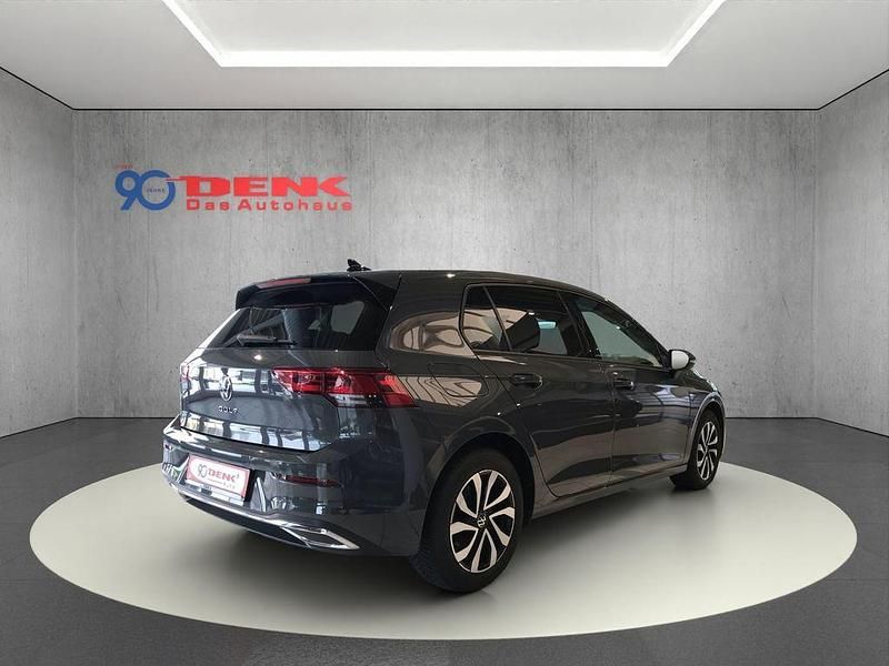 Gebraucht VW Golf VII Active 150 PS (110 kW) 2021 Delfingrau metallic Kleinwagen