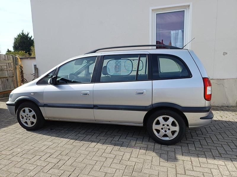 Gebraucht Opel Zafira 125 PS (91 kW) 2003 Silber Van / Kleinbus