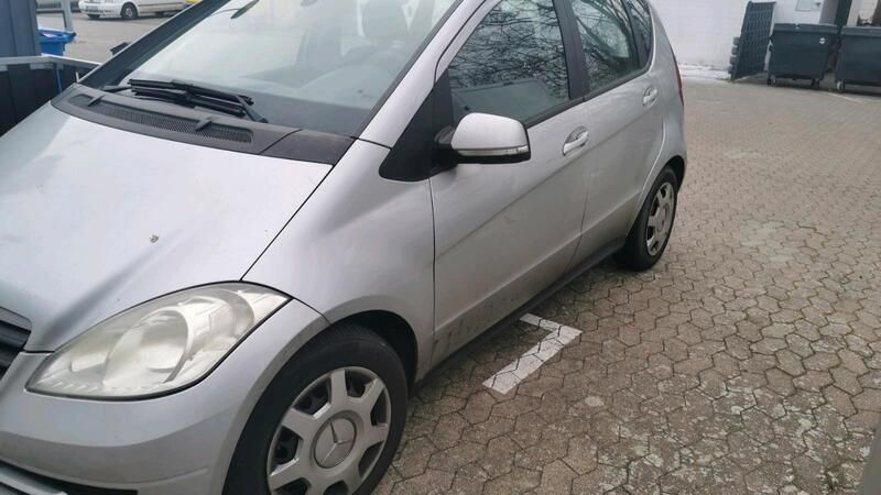 Grau Gebraucht 2008 Mercedes A180 Limousine | 1.399 € (Fairer Preis) - Bild 1/1