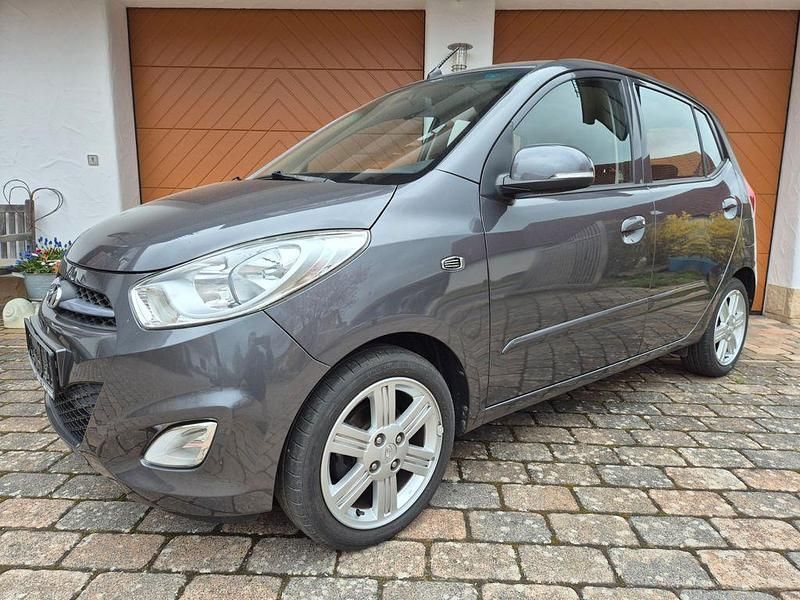 Gebraucht Hyundai i10 69 PS (50 kW) 2013 Grau Kleinwagen