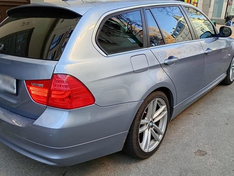 Gebraucht BMW 320 184 PS (135 kW) 2012 Blau Kombi