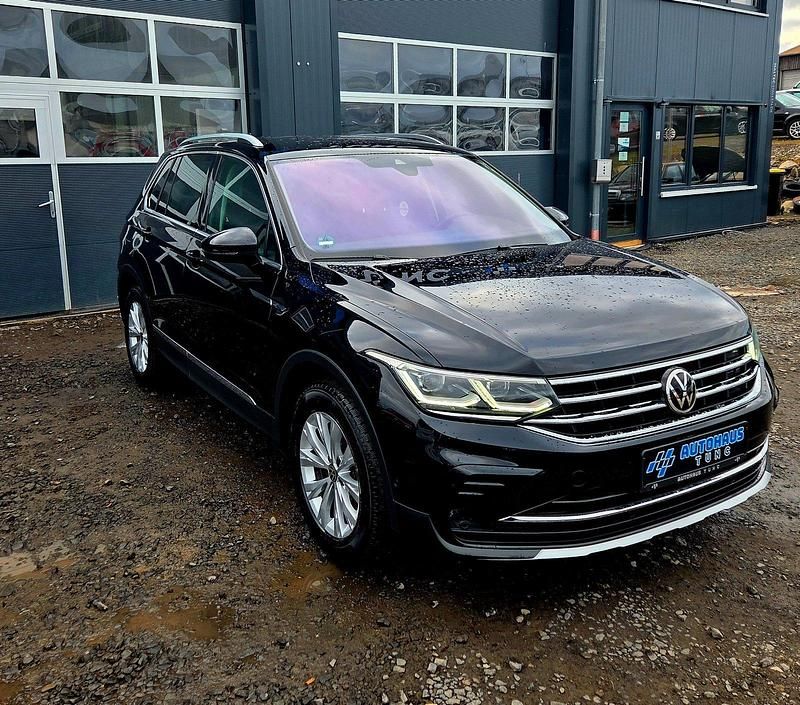 Gebraucht VW Tiguan Elegance 150 PS (110 kW) 2020 Deep black perleffekt (metallic) SUV