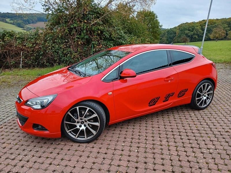 Gebraucht Opel Astra GTC Edition 179 PS (131 kW) 2012 Rot Limousine