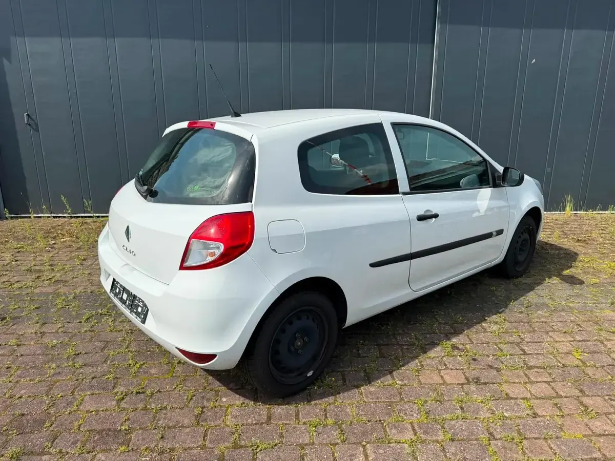 Gebraucht Renault Clio 75 PS (55 kW) 2009 Weiß Kleinwagen