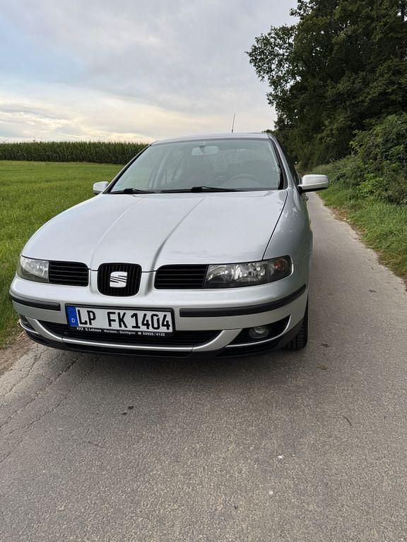 Silber Gebraucht 2002 Seat Leon Limousine | 1.700 € (Fairer Preis) - Bild 1/4