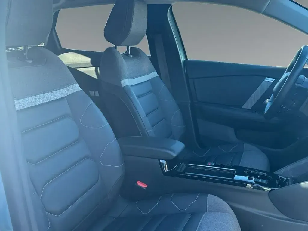 Gebraucht Citroën e-C4 Feel 100 kW (136 PS) 2024 Olbia blau/typ aussenverkleidung metalli (metallic) SUV