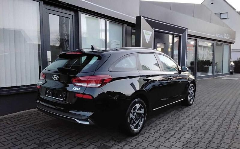 Neu Hyundai i30 101 PS (74 kW) 2025 Schwarz Kombi