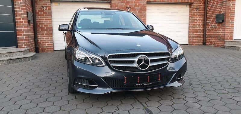 Grau Gebraucht 2014 Mercedes E200 Limousine | 20.000 € (Fairer Preis) - Bild 1/4