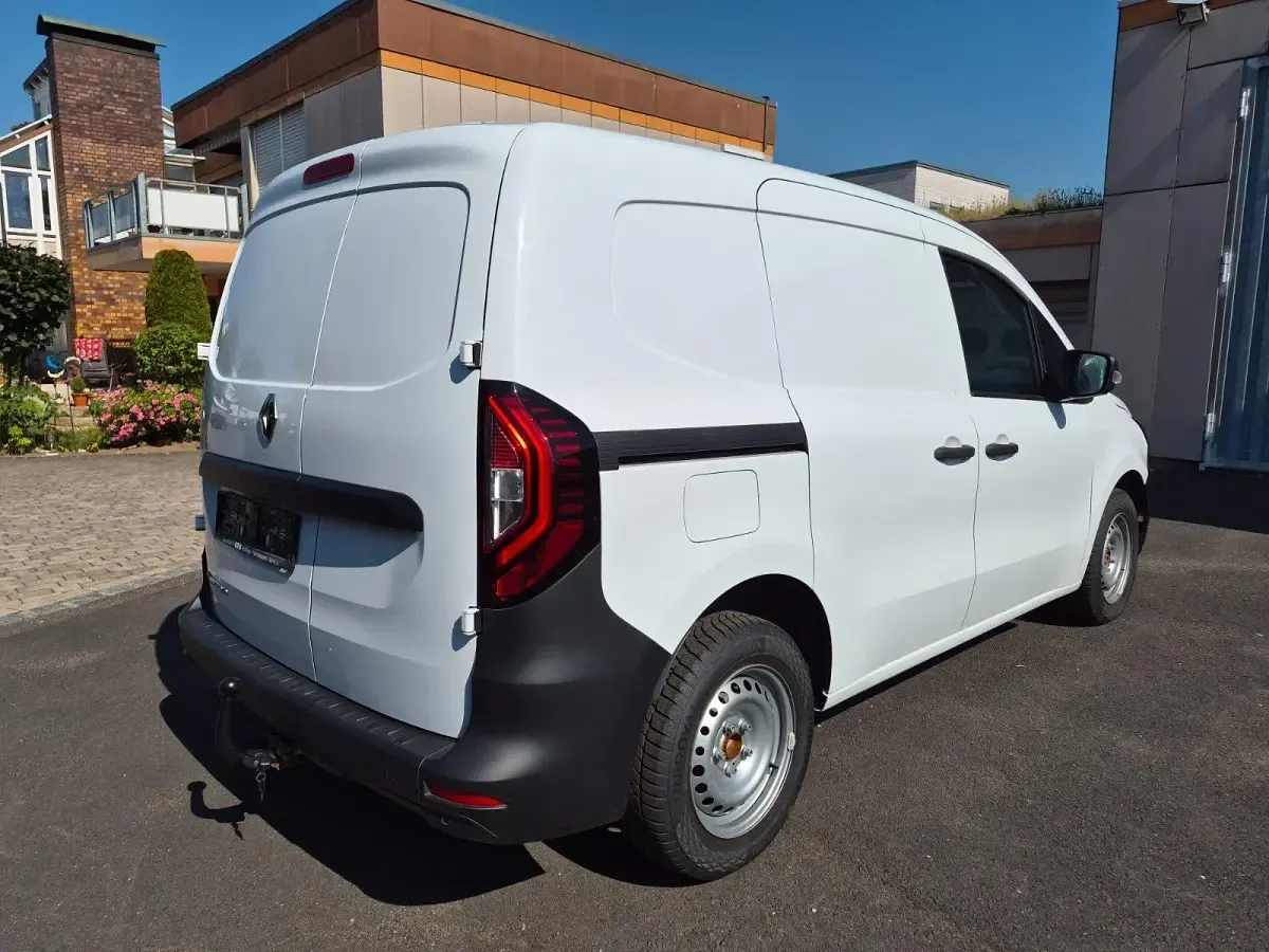 Gebraucht Renault Kangoo 95 PS (69 kW) 2024 Weiß Van / Kleinbus