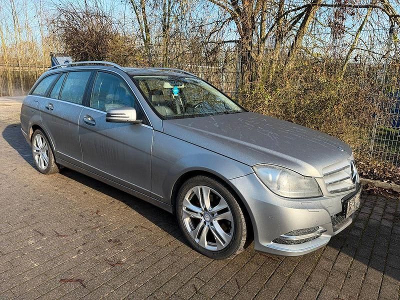 Gebraucht Mercedes C250 204 PS (150 kW) 2012 Silber Limousine