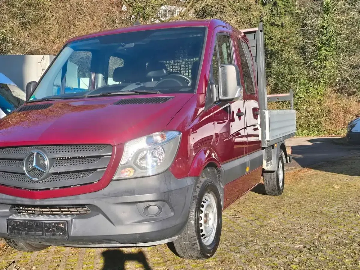 Używany Mercedes Sprinter 163 KM (119 kW) 2018 Czerwony Van