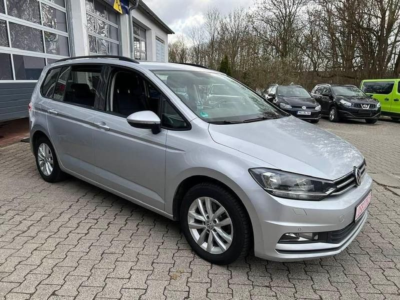 Gebraucht VW Touran Comfortline 150 PS (110 kW) 2016 Silber Van / Kleinbus