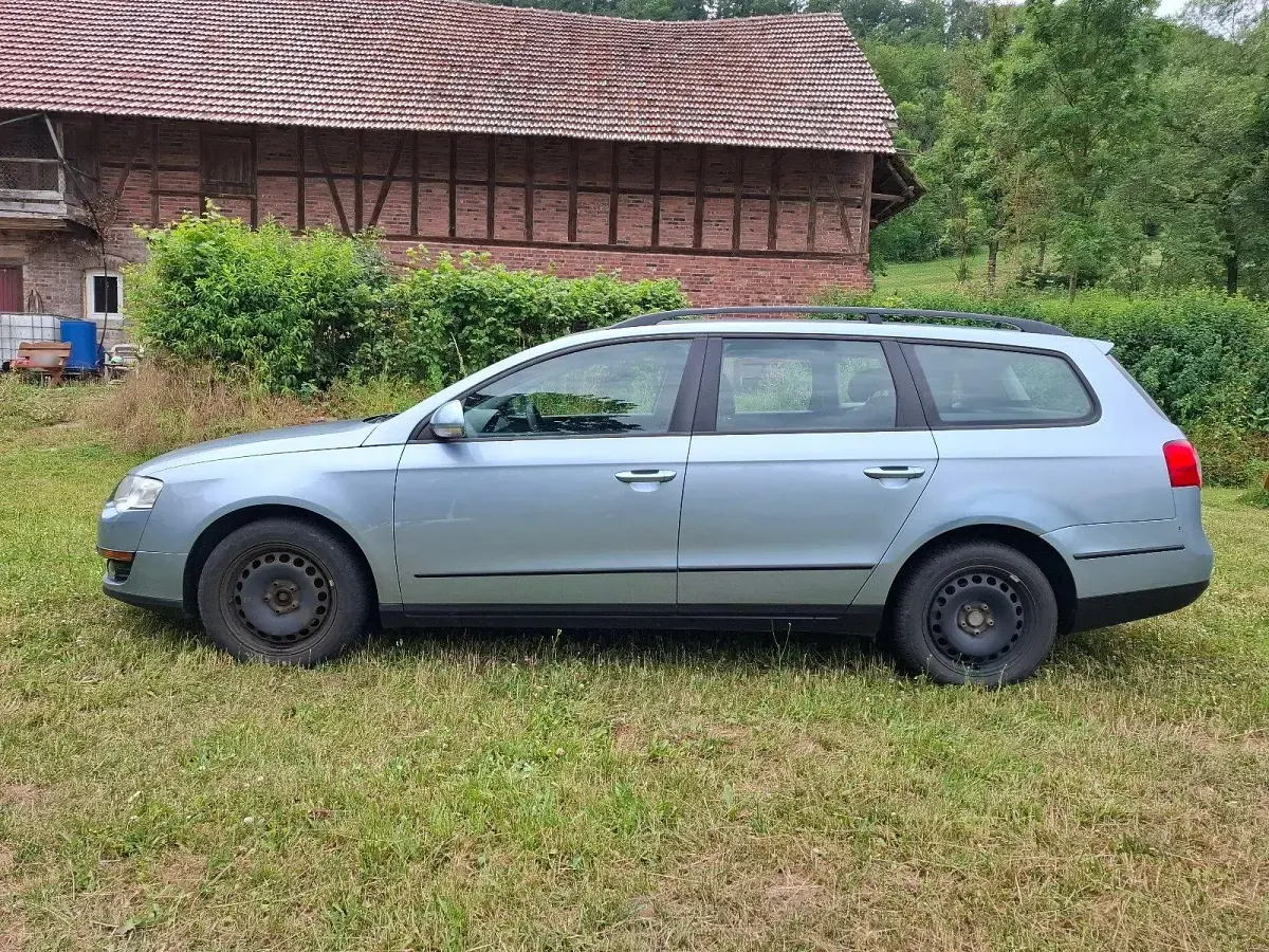Gebraucht VW Passat 140 PS (102 kW) 2008 Blau Limousine