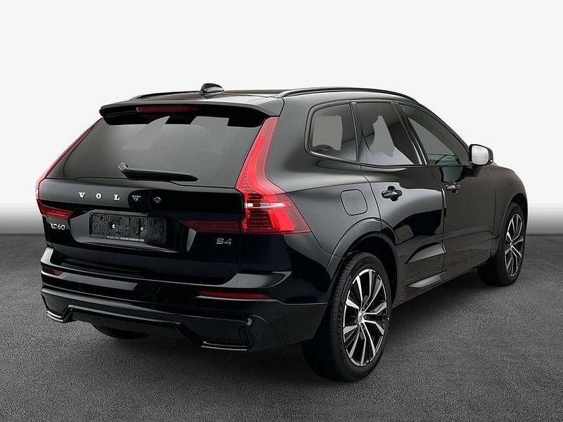 Gebraucht Volvo XC60 Plus 197 PS (144 kW) 2023 Onyx black metallic SUV