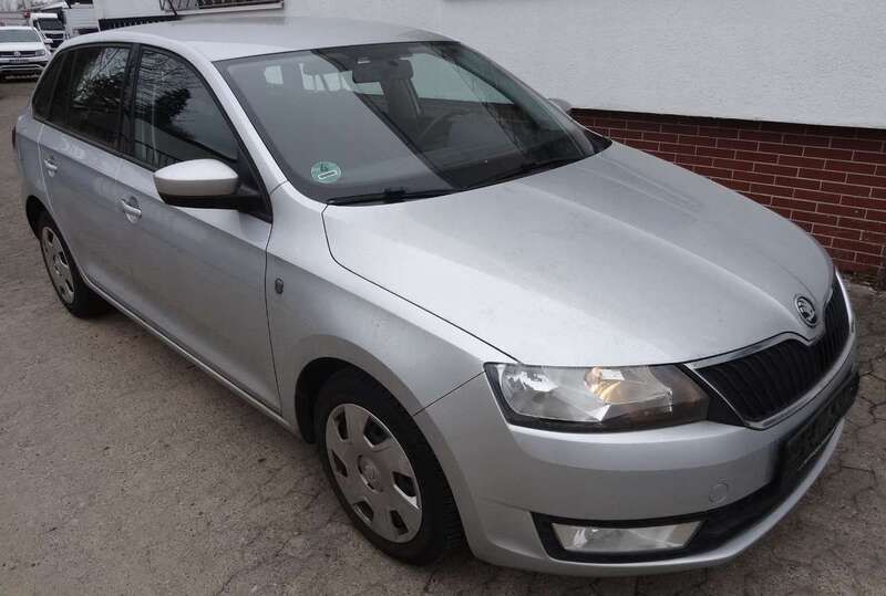 Silber Gebraucht 2015 Skoda Rapid Kombi | 5.490 € (Guter Preis) - Bild 1/4