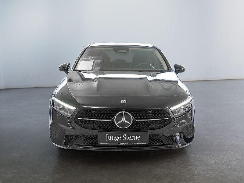 Gebraucht Mercedes A200 Progressive 163 PS (119 kW) 2024 Schwarz Limousine