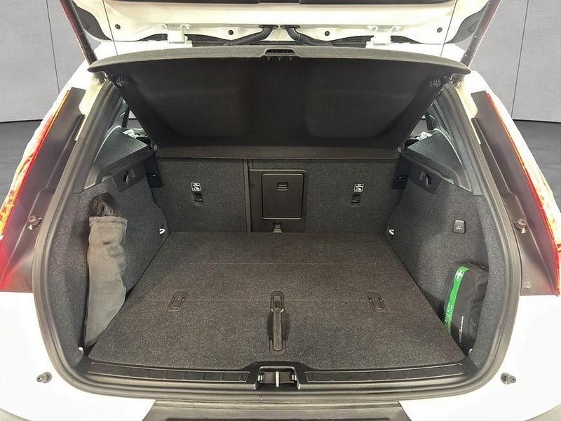 Gebraucht Volvo XC40 Core 163 PS (119 kW) 2024 Crystal weißperleffekt SUV