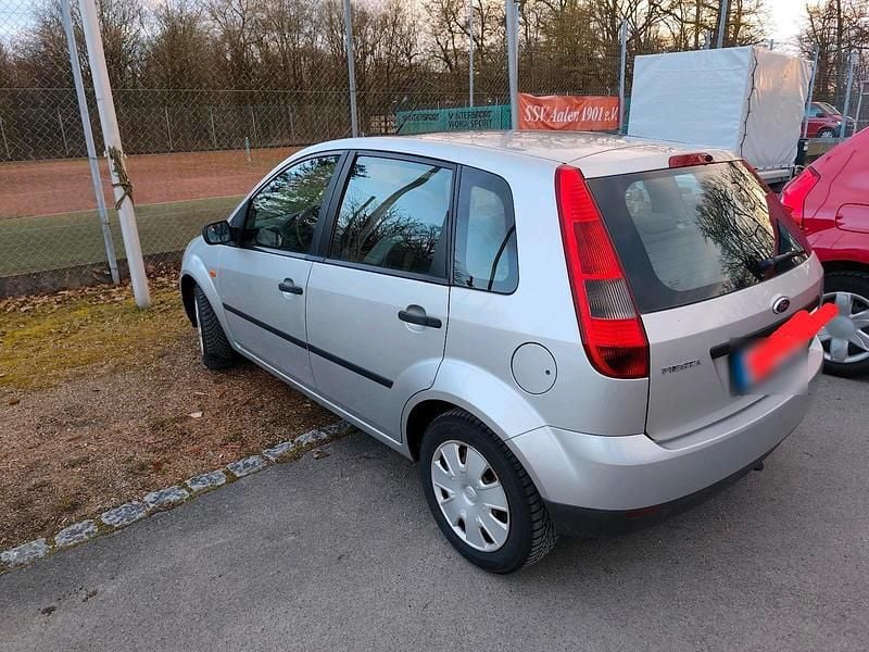 Gebraucht Ford Fiesta 80 PS (58 kW) 2002 Silber Kleinwagen