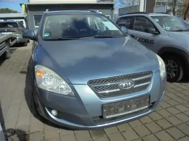 Używany Kia Ceed 126 KM (92 kW) 2009 Niebieski Hatchback