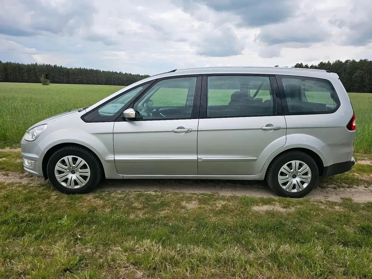 Gebraucht Ford Galaxy 140 PS (102 kW) 2011 Silber Van / Kleinbus