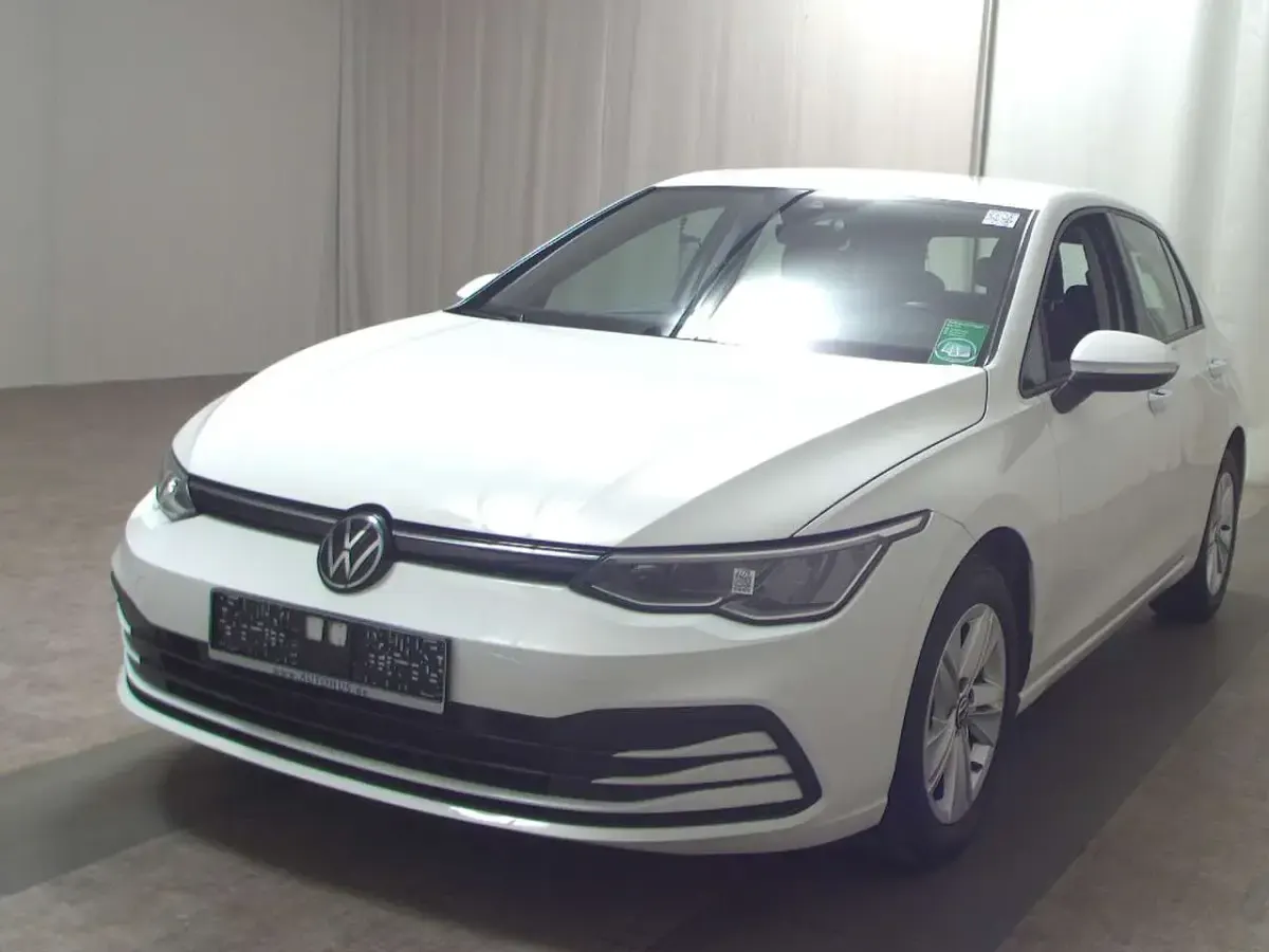 Gebraucht VW Golf VII Life 131 PS (96 kW) 2021 Weiß Kleinwagen