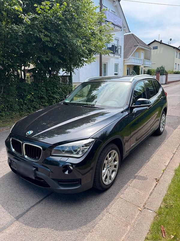 Schwarz Gebraucht 2012 BMW X1 Sport Line SUV | 10.500 € (Etwas zu teuer) - Bild 1/4
