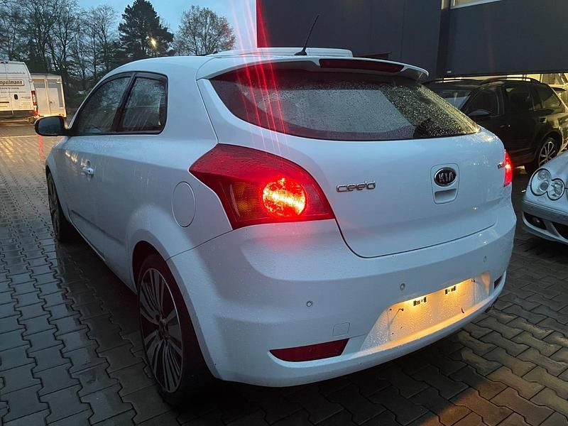 Usado Kia Ceed Spirit 128 CV (94 kW) 2011 Blanco Utilitario