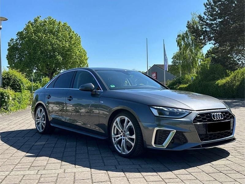 Grau Gebraucht 2021 Audi A4 S-Line Limousine | 30.000 € (Fairer Preis) - Bild 1/4
