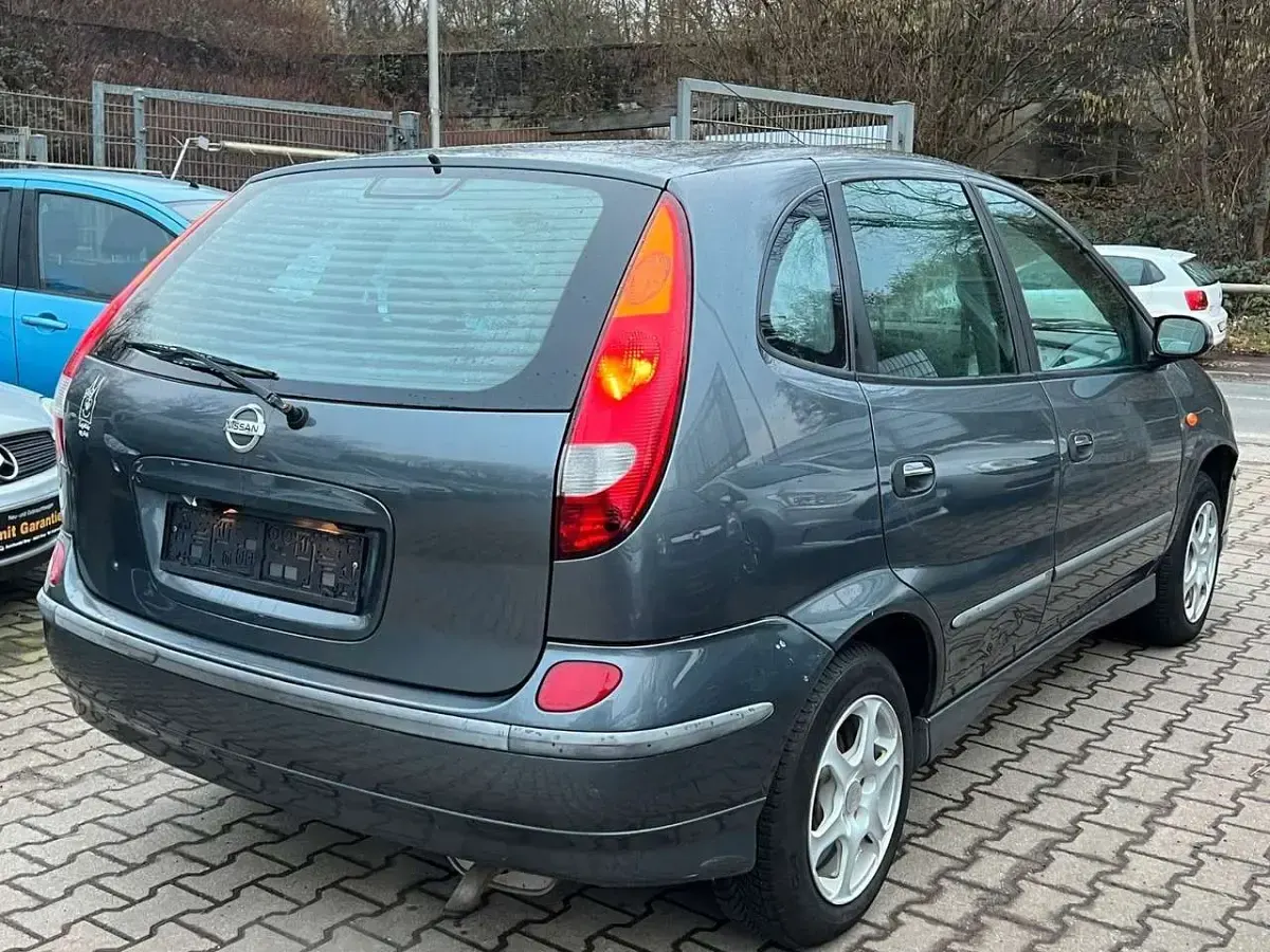 Gebraucht Nissan Almera Tino Acenta 116 PS (85 kW) 2004 Grau Van / Kleinbus