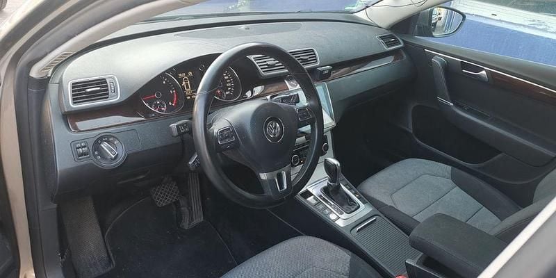 Gebraucht VW Passat 140 PS (102 kW) 2012 Grau Kombi