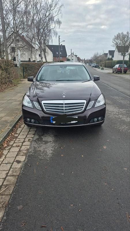 Gebraucht Mercedes E250 204 PS (150 kW) 2009 Braun Limousine