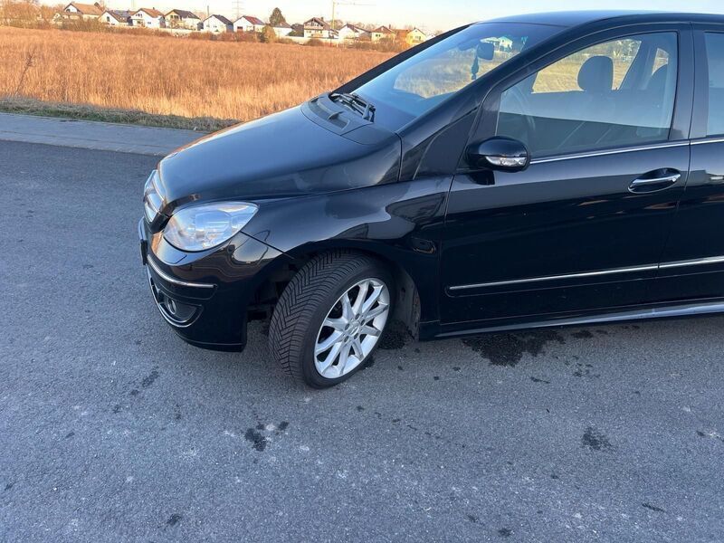 Gebraucht Mercedes B200 140 PS (102 kW) 2007 Schwarz Van / Kleinbus