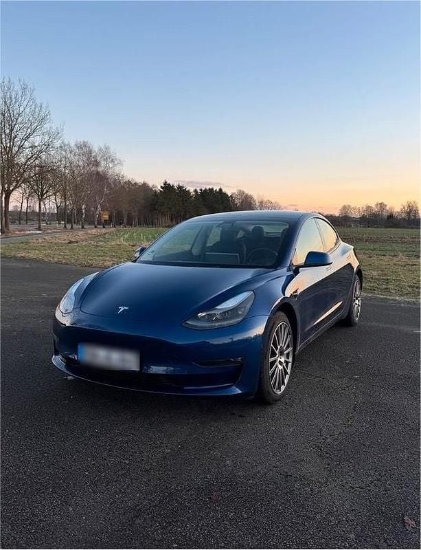 Blau Gebraucht 2021 Tesla Model 3 Long Range AWD Limousine | 27.250 € (Guter Preis) - Bild 1/4