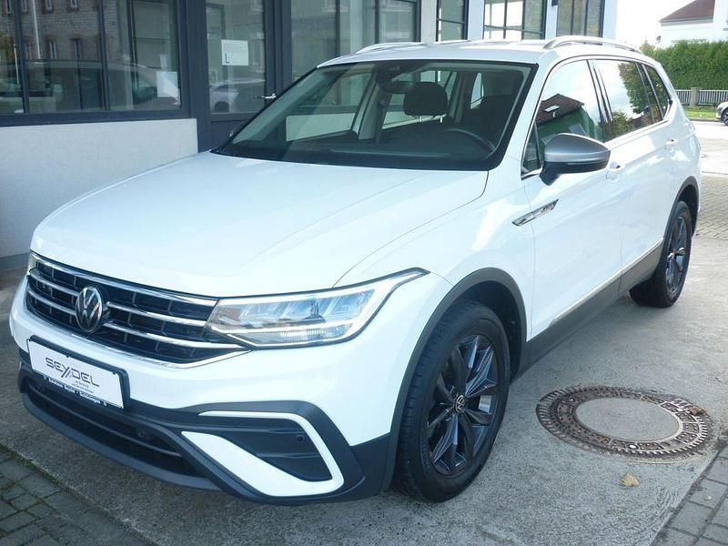 Weiß Gebraucht 2021 VW Tiguan Allspace Life SUV | 26.880 € (Fairer Preis) - Bild 1/4