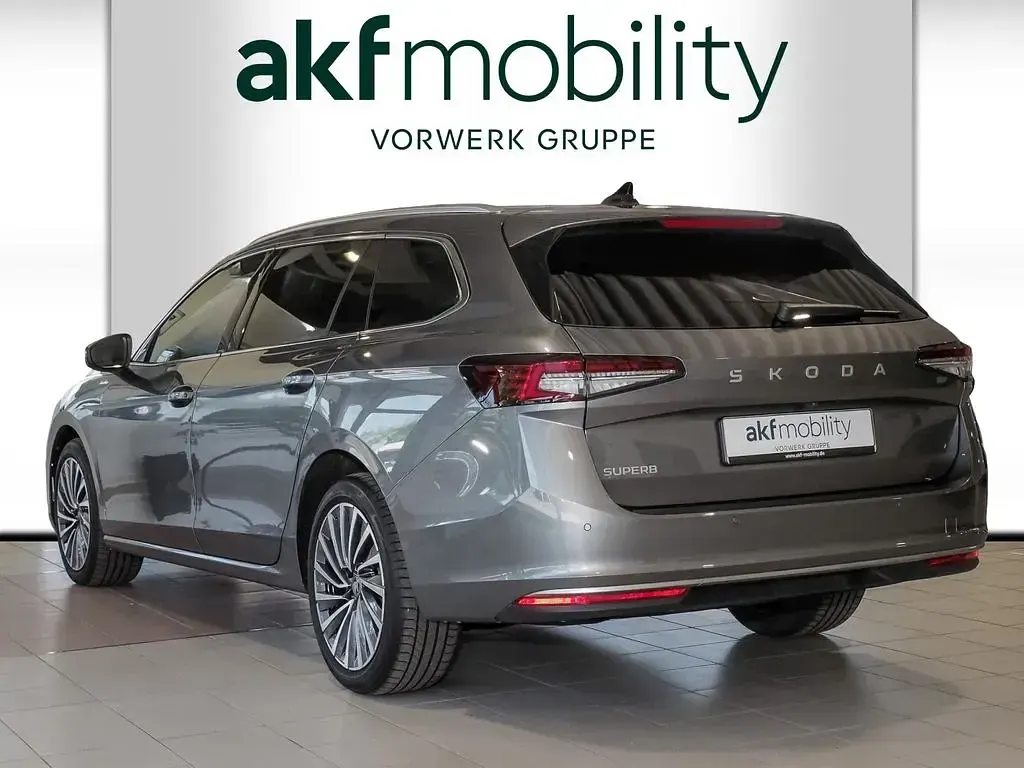 Gebraucht Skoda Superb LAURIN & KLEMENT 150 PS (110 kW) 2025 Grau Limousine