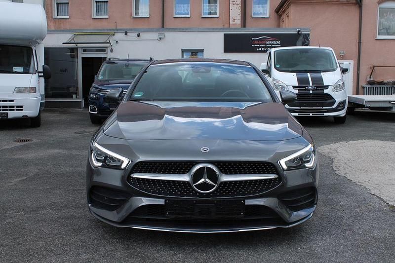 Grau Gebraucht 2022 Mercedes CLA200 AMG line Limousine | 28.900 € (Guter Preis) - Bild 1/4