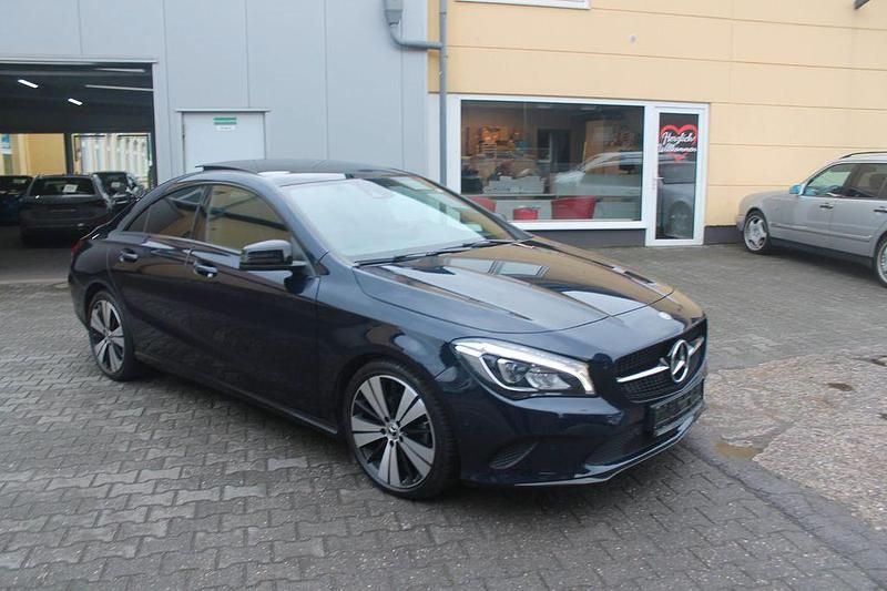 Gebraucht Mercedes CLA220 Night 184 PS (135 kW) 2018 Blau Limousine