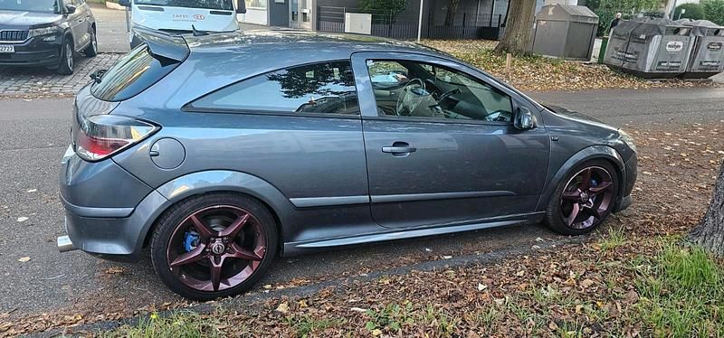 Grau Gebraucht 2006 Opel Astra Coupé | 2.650 € (Fairer Preis) - Bild 1/4
